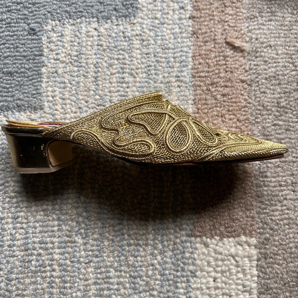 Fun vintage gold Previa mules